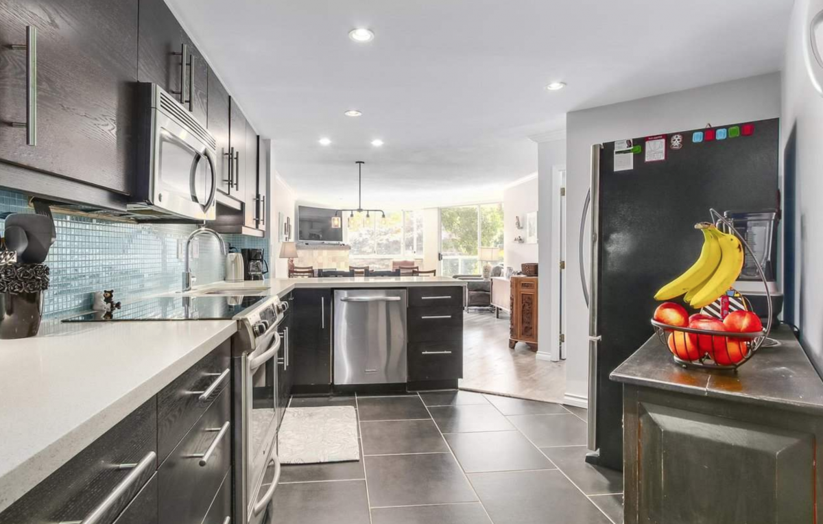 Quay Kitchen Riviera_on_the_Quay_Kitchen - Maude, MacKay & Co. Ltd.